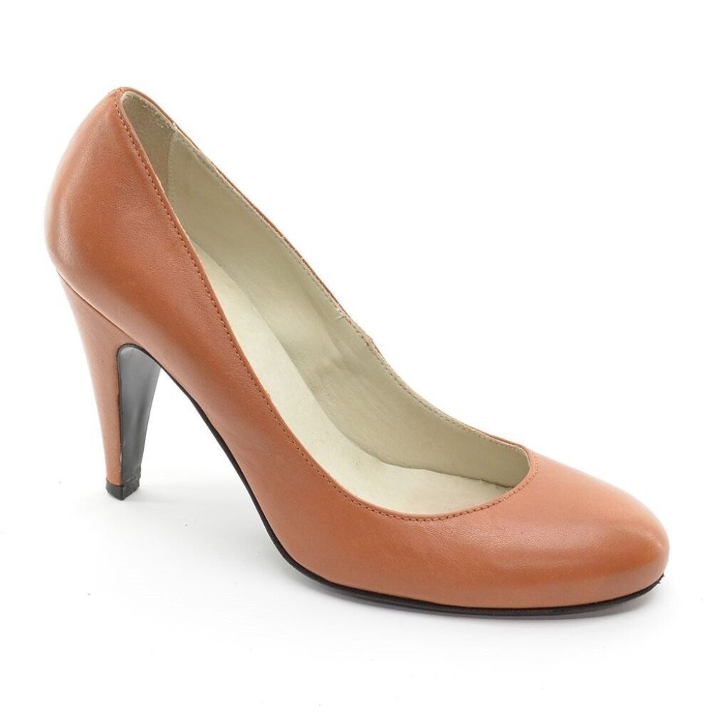 Common Projects Honey Leather Round Toe Dress Pumps 37